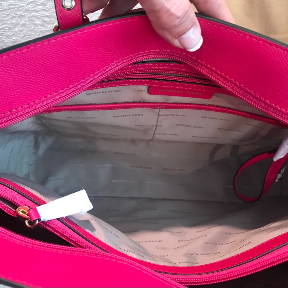 IN USE FOR SUMMER Michael Kors Voyager leather - Picture 5 of 8